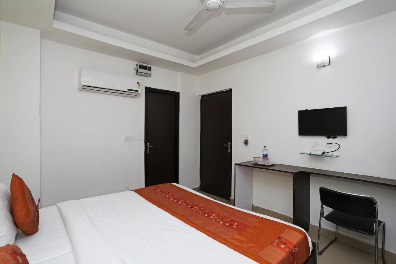Oyo 11392 The Hotel Grand Hospitality Noida Exterior foto