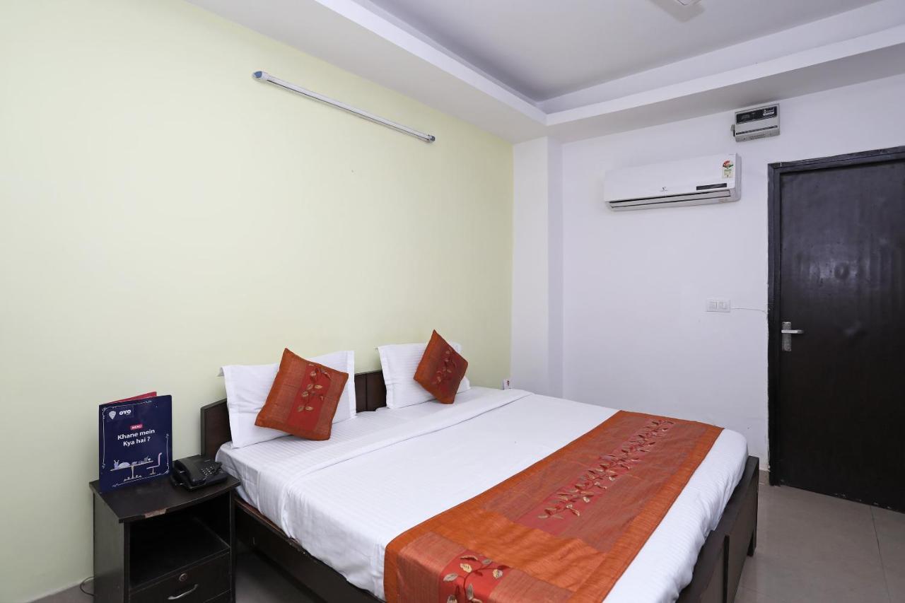 Oyo 11392 The Hotel Grand Hospitality Noida Exterior foto