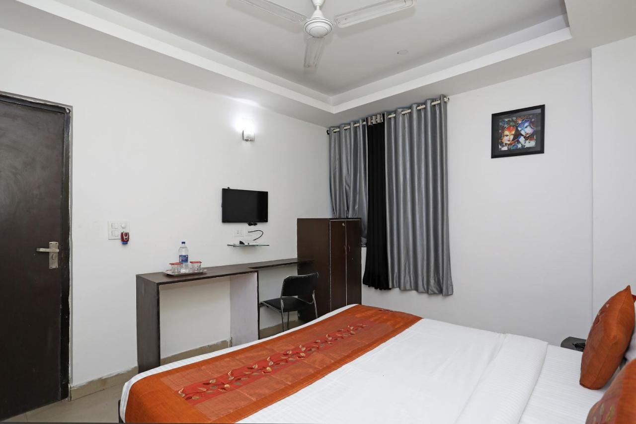 Oyo 11392 The Hotel Grand Hospitality Noida Exterior foto
