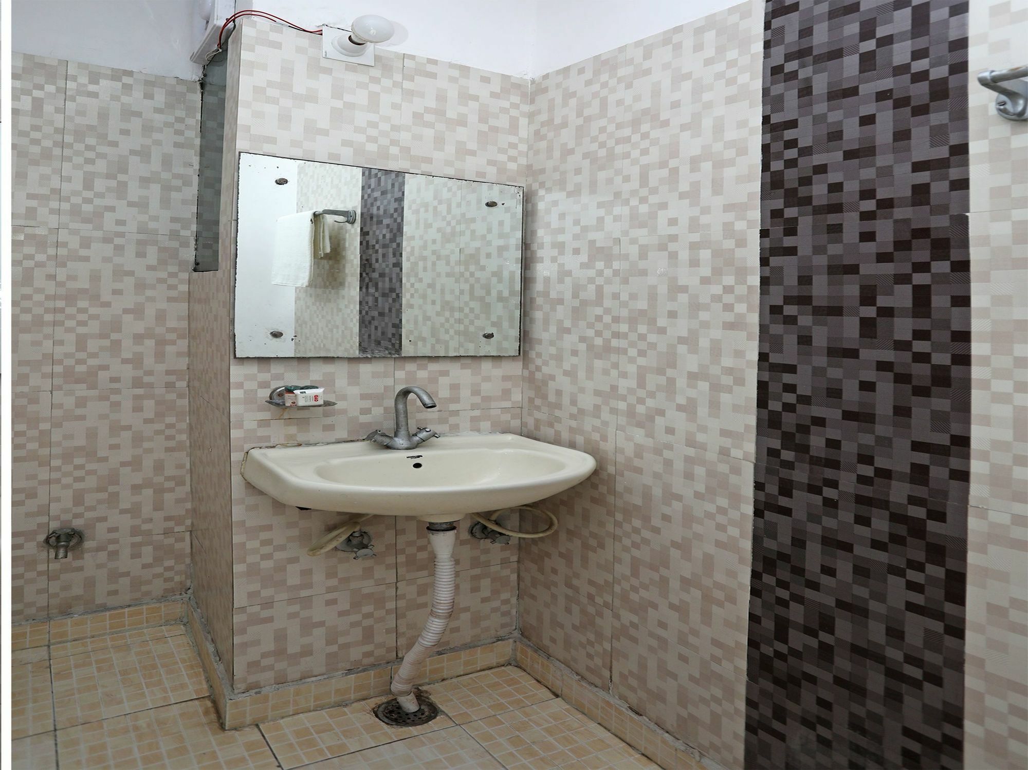 Oyo 11392 The Hotel Grand Hospitality Noida Exterior foto